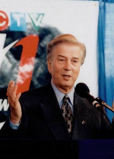 Lloyd Robertson, Legendary Canadian News Anchor Dies at 92